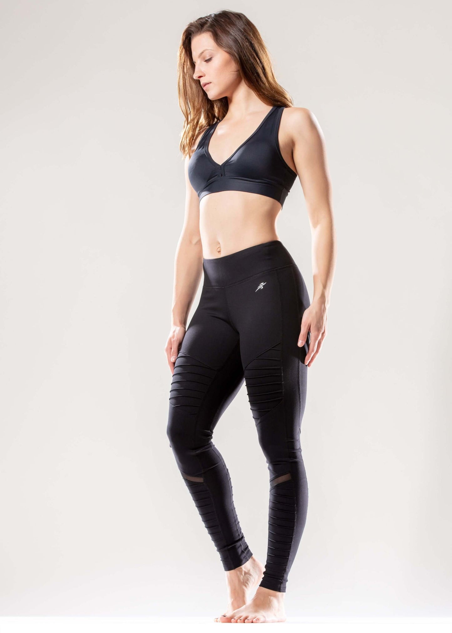 athletique low-waisted ribbed leggings with hidden pocket and mesh pan